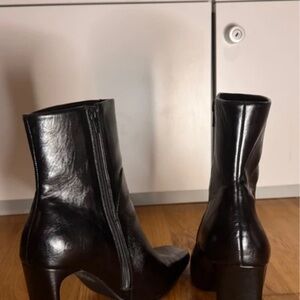 Elegant Black Leather Heeled Boots